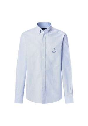 Camisa de manga larga a rayas azul claro y blanca con cuello abotonado. Presenta un pequeño logo bordado en el lado izquierdo del pecho.