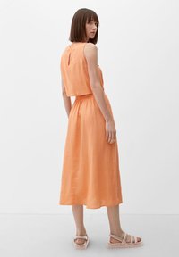 s.Oliver MIT CUT OUT - Sukienka letnia