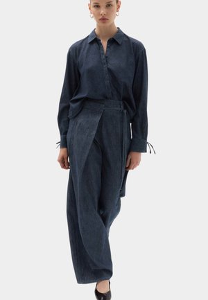 Marks & Spencer, DENIM HIGH WAISTED WRAP WIDE LEG JEANS - Vaqueros boyfriend - indigo mix