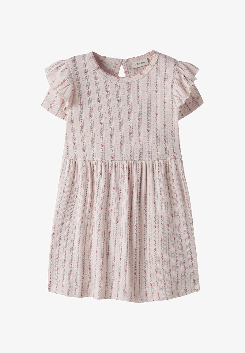 Robe rose pâle pour tout-petit avec petites rayures florales rouges, manches courtes à volants, encolure ronde et fermeture à bouton clé à l'arrière.