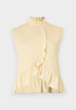 Blouse sans manches jaune clair avec col montant à volants, tissu smocké texturé et détail à volants le long du devant asymétrique et de l'ourlet.