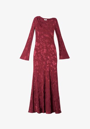 Largo vestido jacquard floral burdeos con mangas acampanadas y una cintura ajustada, que se extiende en una falda larga ligeramente acampanada.