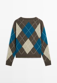 Brun, blå och beige argyle-mönstrad tröja; mjuk textur, rund halslinning, långa ärmar och ribbad fåll.