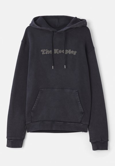 Dunkelgrauer Hoodie mit einer Fronttasche, Kordeln und einem „The Keepers“-Textdesign in hellen Verzierungen. Weicher, strukturierter Stoff.