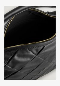 Unselected, black