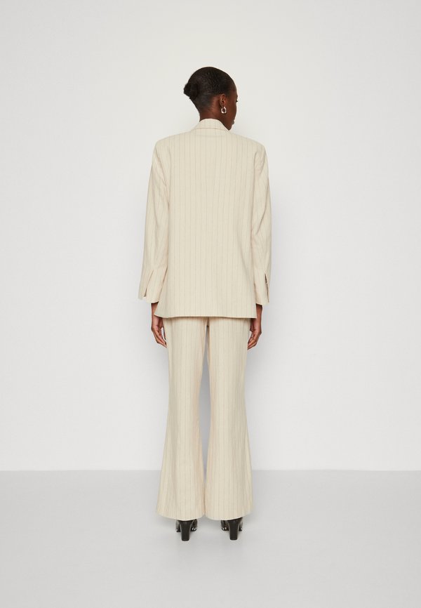 SLIT BLAZER - Short coat2