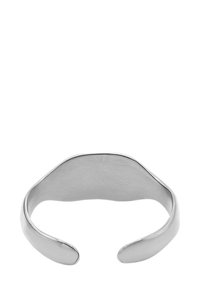 Zilveren manchettenarmband met een gladde, gepolijste afwerking. Beschikt over een open ontwerp en ronde randen, wat een minimalistische esthetiek benadrukt.