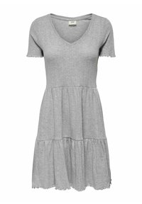 Grå ribbad klänning med korta ärmar, V-ringning och lagerkjol. Har ett texturerat tyg med en vågig nederkant och volangdetaljer.