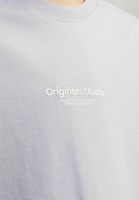 Jack & Jones Junior JORVESTERBRO SS CREW NECK NOOS - Triko s potiskem - lavender frost