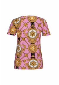 Růžové tričko s krátkým rukávem s kulatým vzorem v zlaté a černé barvě a vzorem řetězu; měkká látka, klasický střih, zaoblený výstřih a běžný střih.