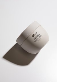 OUAI dikke haarbehandelingmasker in een matte beige pot met een glad oppervlak, voorzien van minimalistische zwarte tekst. Inhoud: 240 ml.