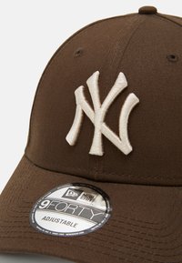 New Era LEAGUE ESSENTIAL UNISEX - Gorra - braun
