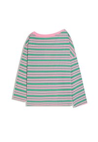 Rožnata majica z dolgimi rokavi in zelenimi vodoravnimi črtami ter širokim izrezom, položena ravno na belo ozadje.