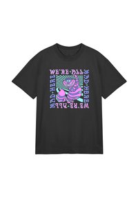 Černé bavlněné tričko s barevným grafickým motivem pruhované kočky a textem "Všichni jsme tu blázni" v purpurové a tyrkysové typografii.