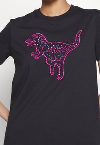 COACH Camiseta estampada - black