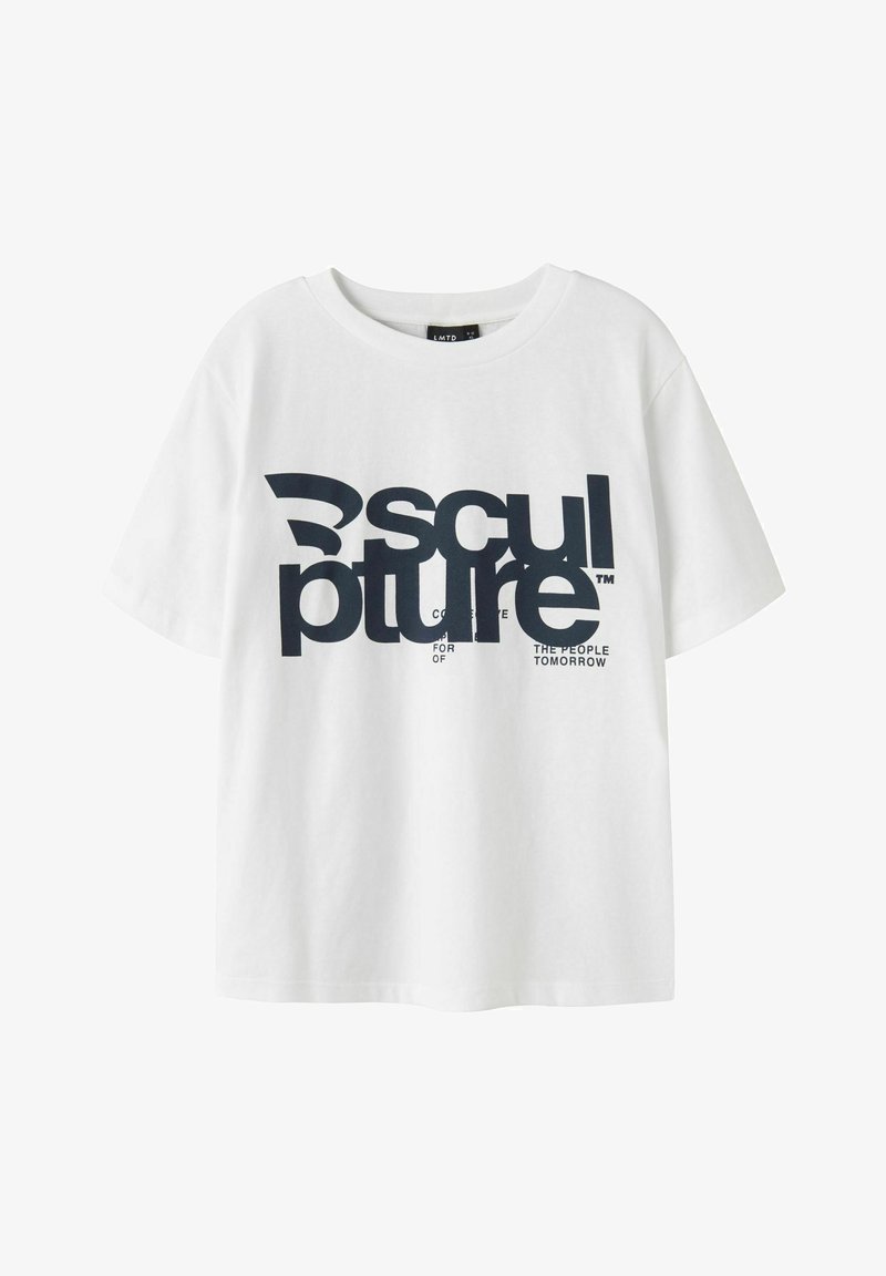 Weißes Baumwoll-T-Shirt mit rundem Ausschnitt und kurzen Ärmeln, mit einem großen schwarzen grafischen Textdesign auf der Vorderseite.