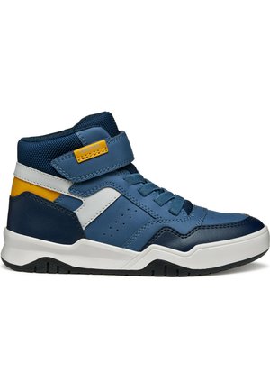Baskets montantes bleu marine, avec un dessus en cuir synthétique et en mesh, accents blancs, logo jaune, lacets et sangle à la cheville. Semelle texturée.