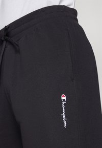 Champion ICONS LONG BERMUDA SHORTS SMALL LOGO - Spordišortsid - black