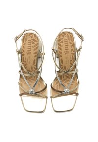 Sandali con tacco alto in oro e argento, con cinturino, punta quadrata, soletta in pelle con motivo a foglia e cinturino alla caviglia regolabile.