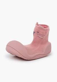 Rosa sockenähnlicher Schuh mit einer strukturierten Oberseite und einer runden Gummispitze. Mit Katzenwimpern-Design auf der Vorderseite. Flexibles und weiches Material.