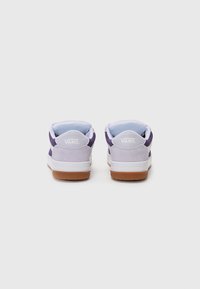 Vans HYLANE UNISEX - Chaussures de skate - grape