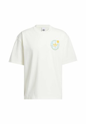 Bijela pamučna majica kratkih rukava s lakom plavom i žutom grafikom logotipa na lijevoj strani prsnog koša i ležernim krojem.