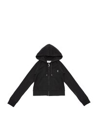 Felpa nera corta realizzata in materiale felpato. Presenta una zip frontale, cappuccio con cordino e due tasche frontali. Logo del brand discreto sul petto.