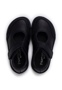 Scarpe in pelle nera con forma arrotondata, dotate di una cintura regolabile e un design con ritagli sui lati. Morbida fodera interna per il comfort.