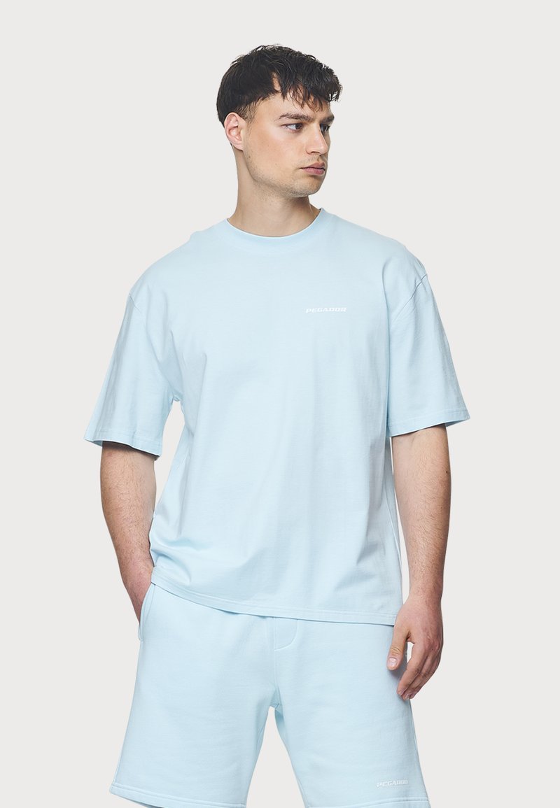 Pegador LOGO TEE - Pamata T-krekls - washed baby blue