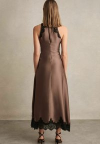 Reiss Koktailové šaty/večierkové šaty - mocha brown