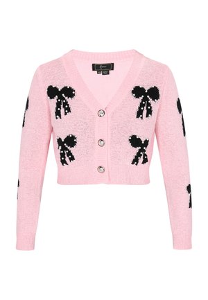 Rosafarbener, kürzer geschnittener Cardigan mit schwarzen Schleifenmustern, V-Ausschnitt, drei dekorativen Knöpfen und strukturiertem Strickstoff.