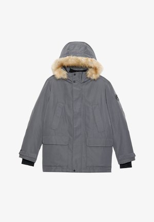 Harmaa talvitakki, jossa on turkisvuorattu huppu, kaksi rintataskua, kaksi alaosassa olevaa läppätaskua ja säädettävät rannekkeet valkoista taustaa vasten.