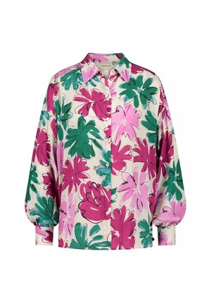 Bloemige shirt met roze en groene bladerenpatronen, gemaakt van lichtgewicht stof, met een knoopsluiting aan de voorkant en lange, licht gepofte mouwen.