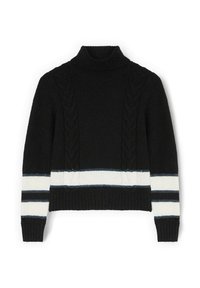 Czarny sweter z dzianiny z wysokim kołnierzem, ozdobiony warkoczowymi splotami oraz poziomymi białymi i niebieskimi paskami na dolnej części i rękawach.