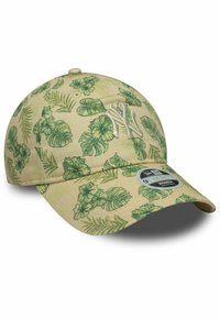 Texturierte Kappe in Beige mit grünem tropischem Blättermuster, ausgestattet mit einem vorne gestickten Logo, gebogenem Schirm und verstellbarem Hinterriemen.