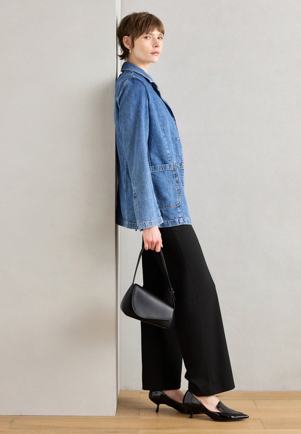 SHAPED FIT BUTTON CLOSURE PACHED POCKETS, NOTCH LAPEL - Denim jacket2