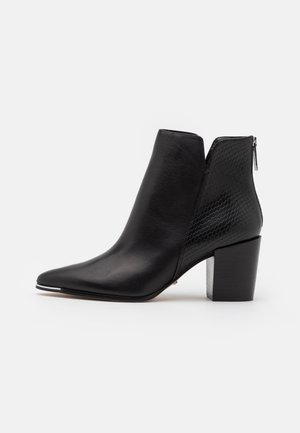Kotníková obuv - black