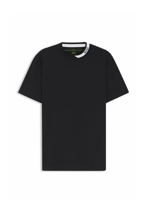 Zwart katoenen T-shirt met korte mouwen, ronde hals en een wit-groene logodetail op de kraag. Gladde textuur en reguliere pasvorm.