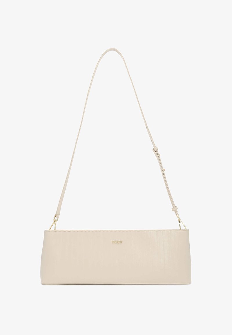 Μπεζ ορθογώνια τσάντα ώμου με ρυθμιζόμενο ιμάντα και μεταλλικά στοιχεία σε χρυσό τόνο, με μικρό ανάγλυφο όνομα επωνυμίας "kazar" στο κέντρο.