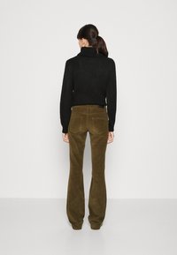 ONLY ONLMARY GLOBAL FLARED  - Broek - olive night