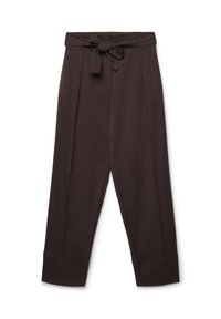 Braune, hochgeschnittene Hose mit einem Stoffbindegürtel. Erinnerungen an Falten an der Vorderseite und schmal zulaufende Beine mit gekrempelten Säumen. Glatte Textur.