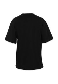 Lihtne must lühikeste varrukatega t-särk, näidatud tagantpoolt, ümar kaelusega ja veidi lahtise lõikega.