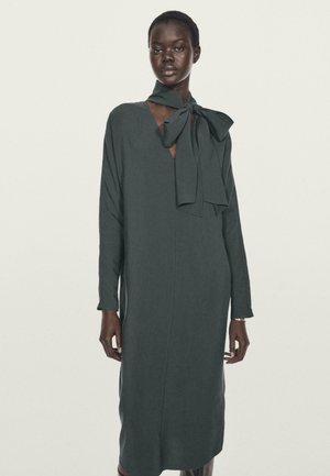 V-NECKLINE MIDI - Vestito casual - grey