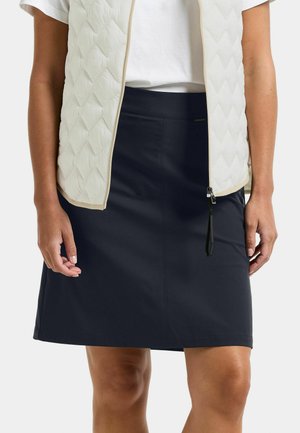 Marineblauwe knielange rok van zachte stof, met een gladde textuur, details van een voornaad en een klein ritssluitingzakje met een trekkoordje.