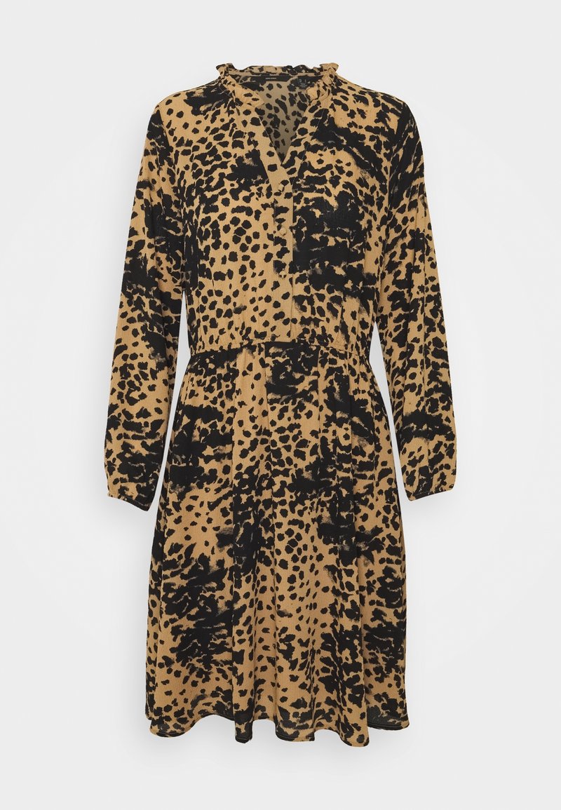 Robe à manches longues, longueur genoux, avec imprimé léopard abstrait marron et noir et un col en V légèrement froncé.