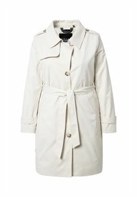 Cremefarbener Trenchcoat mit durchgehender Knopfleiste, Taillengürtel, Schulterpatten und langen Ärmeln vor weißem Hintergrund.