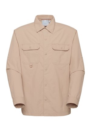 Beige langærmet skjorte med knapper, krave, to frontlommer med klap og en lille ringdetalje på den venstre lomme.