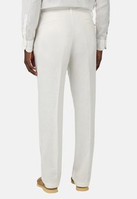 Boggi Milano Hlače chino - white