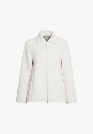 Giacca bianca con cerniera, ampi polsini, tasche frontali e colletto appuntito, mostrata su uno sfondo bianco semplice.