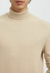 Selected Homme SLHBERG ROLL NECK NOOS - Stickad tröja - oatmeal